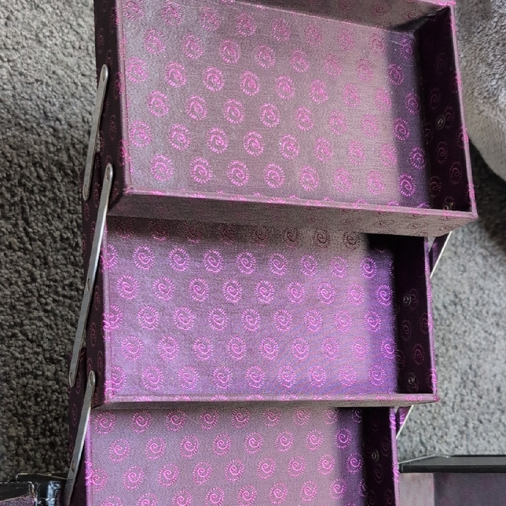 Caboodles Black Makeup Train Case with Silver Hardware - Picture 6 of 12